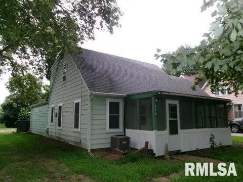 102 N Park Ave, Manito, IL 61546