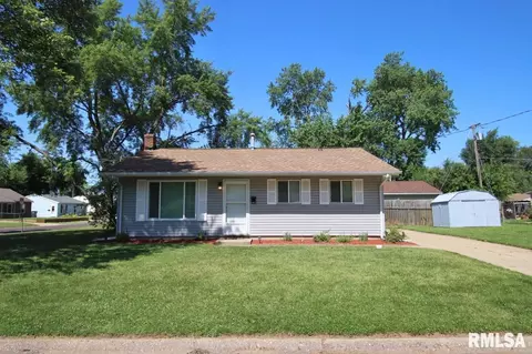 1409 Alton St, Pekin, IL 61554
