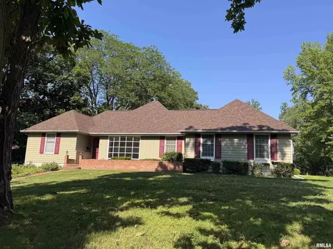 14 Hickory Bow, Macomb, IL 61455