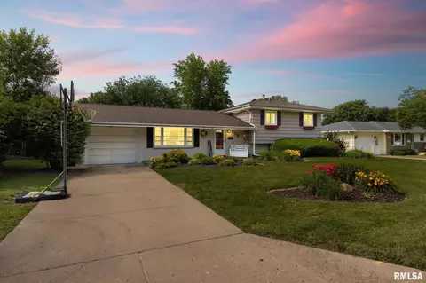 312 E Fernwood St, Morton, IL 61550