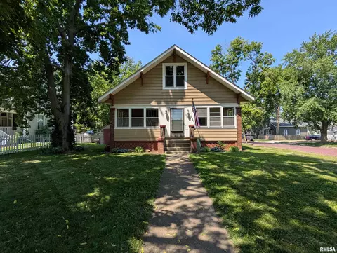 1101 S 4th St, Pekin, IL 61554
