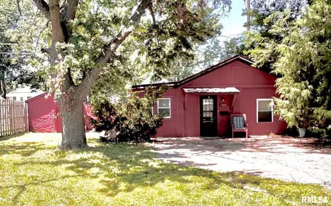 1305 S 8th St, Pekin, IL 61554