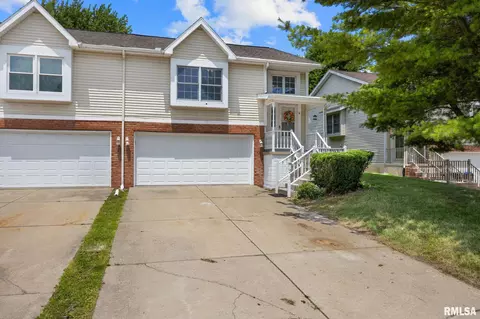 6 Shire Ct, Bloomington, IL 61701