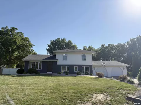 276 E Far Hills Dr, East Peoria, IL 61611