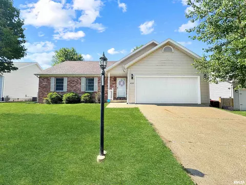4120 W Carrousel Ln, Peoria, IL 61615