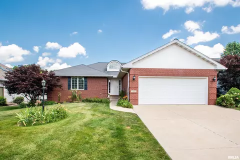 3801 W Golf Creek Dr, Peoria, IL 61615