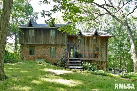 706 Banta Rd, Lowpoint, IL 61545