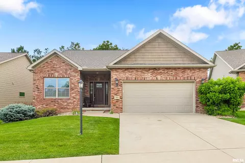 7601 N Walnut Bend Dr, Peoria, IL 61614