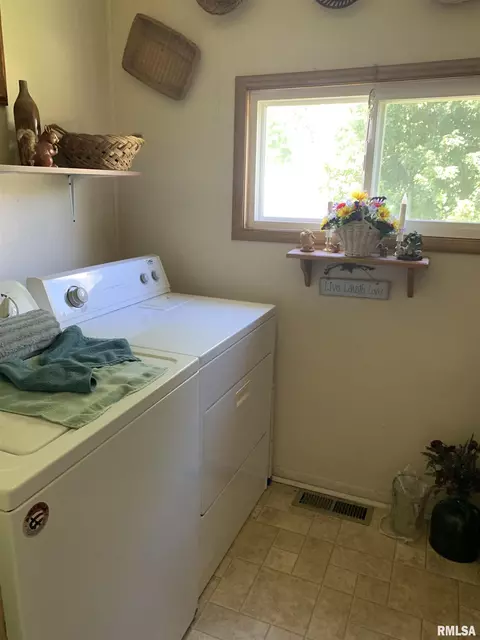 Other - 519 E Davis St, Bushnell, IL 61422 photo 2 of 5