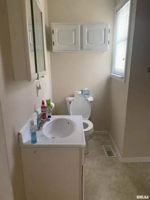 Bath - 519 E Davis St, Bushnell, IL 61422 photo 2 of 2