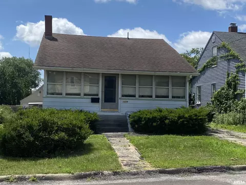 1228 E Lake Ave, Peoria Heights, IL 61616