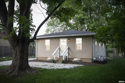 4224 S Lafayette Ave, Bartonville, IL 61607