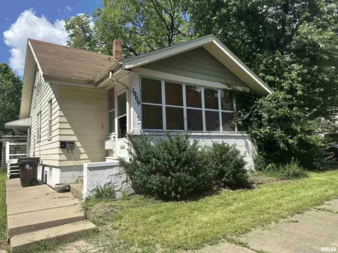 1009 W Armstrong Ave, Peoria, IL 61606