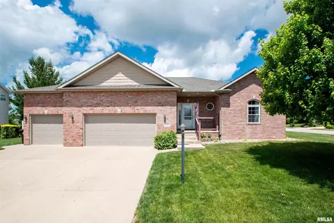 2203 W Gerald Ct, Peoria, IL 61615