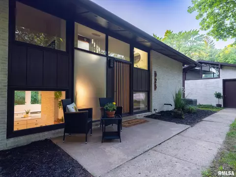925 Audubon Dr, Pekin, IL 61554