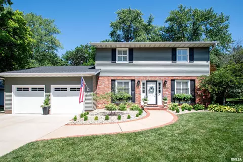 6906 N Fox Point Dr, Peoria, IL 61614