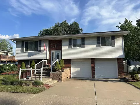 3406 W Brookside Dr, Peoria, IL 61615