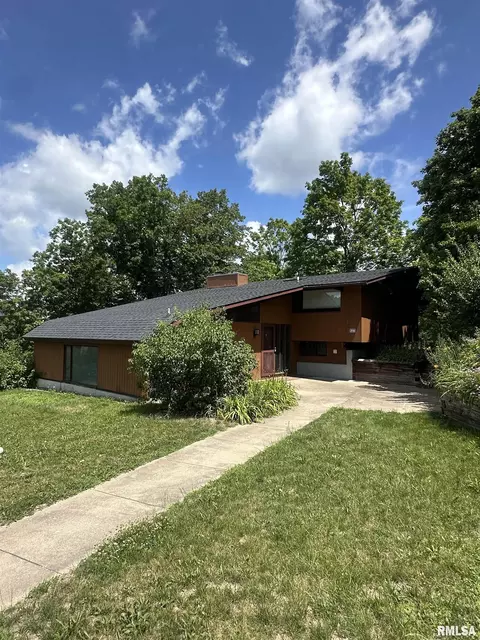 823 W Wonderview Dr, Dunlap, IL 61525