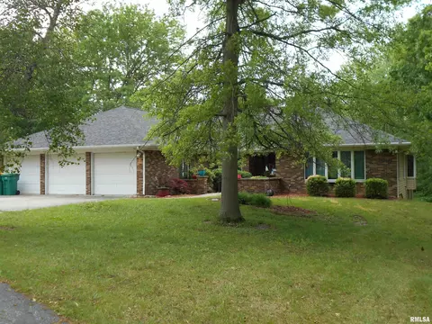 1001 Wigwam Holw, Macomb, IL 61455