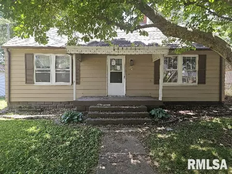 246 E Myrtle St, Canton, IL 61520
