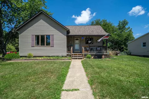 611 E Ash St, Canton, IL 61520 photo 1