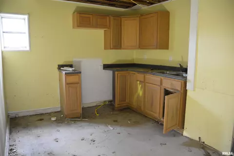 926 N Charles St, Macomb, IL 61455 photo 5
