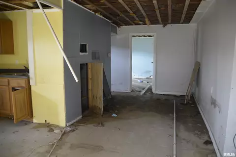 926 N Charles St, Macomb, IL 61455 photo 4