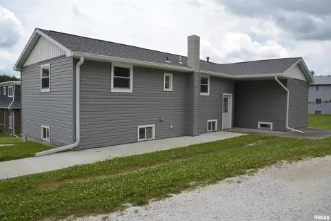 926 N Charles St, Macomb, IL 61455 photo 2