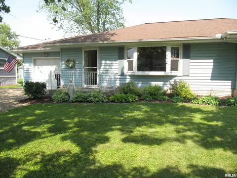 204 Sherwood Park Rd, Washington, IL 61571