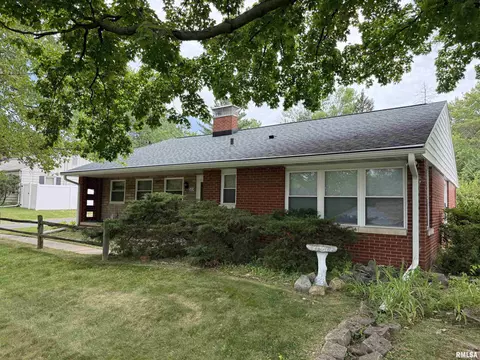 5204 N Sherwood Ave, Peoria, IL 61614