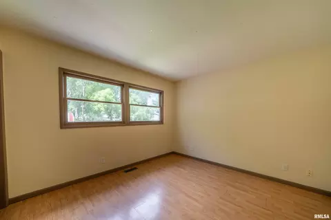 105 E 9th St, Delavan, IL 61734 photo 23