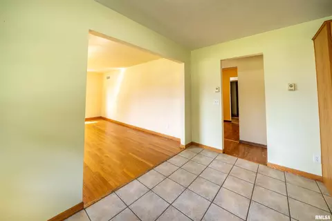 105 E 9th St, Delavan, IL 61734 photo 11