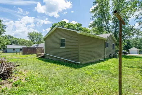 105 E 9th St, Delavan, IL 61734 photo 37