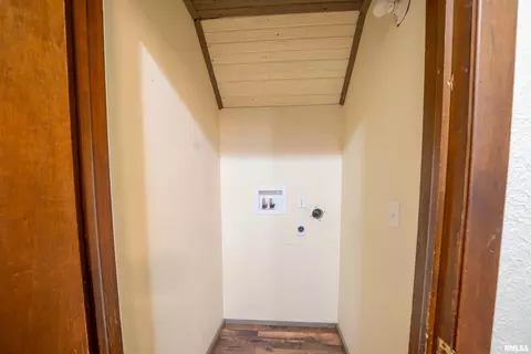 105 E 9th St, Delavan, IL 61734 photo 34