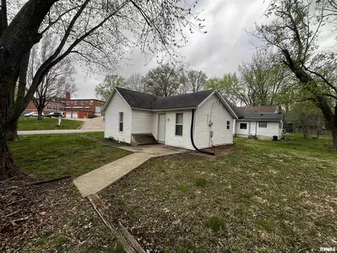 729 S Randolph St, Macomb, IL 61455 photo 7