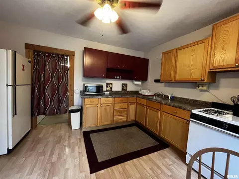 729 S Randolph St, Macomb, IL 61455 photo 4