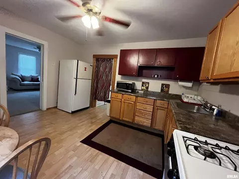 729 S Randolph St, Macomb, IL 61455 photo 3