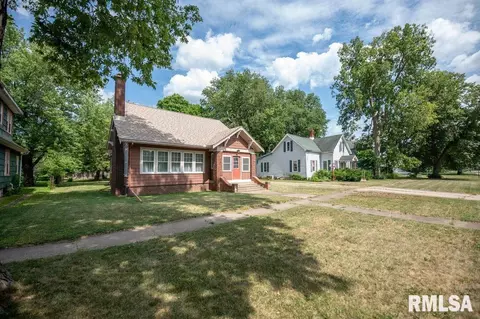 Exterior - 708 Main St, Henry, IL 61537 photo 10 of 12