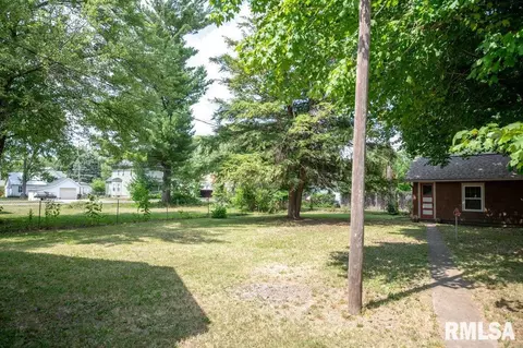 Exterior - 708 Main St, Henry, IL 61537 photo 7 of 12