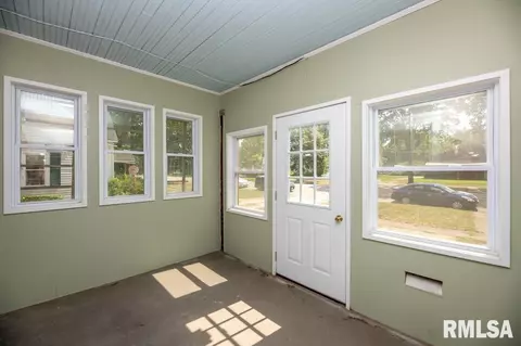 Exterior - 708 Main St, Henry, IL 61537 photo 12 of 12