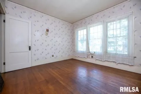 Bedroom - 708 Main St, Henry, IL 61537 photo 4 of 11