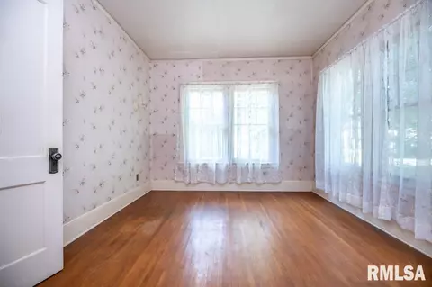 Bedroom - 708 Main St, Henry, IL 61537 photo 7 of 11