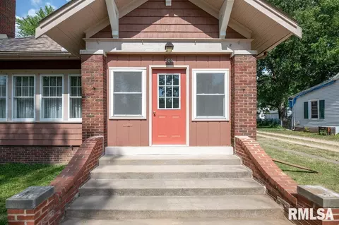 Exterior - 708 Main St, Henry, IL 61537 photo 11 of 12