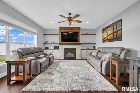 1302 Hampton Rd, Washington, IL 61571 photo 4