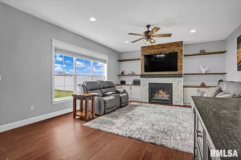 1302 Hampton Rd, Washington, IL 61571 photo 5
