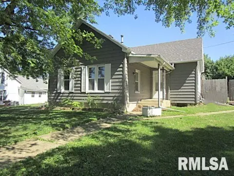 304 E Fast Ave, Mackinaw, IL 61755