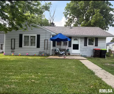 425 E High St, Creve Coeur, IL 61610