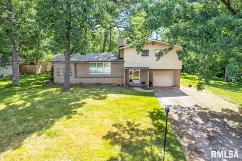 118 Crestwood Dr, East Peoria, IL 61611