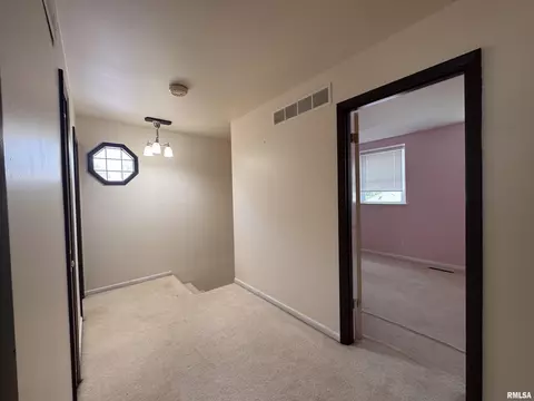 500 Meadow Dr, Macomb, IL 61455 photo 12