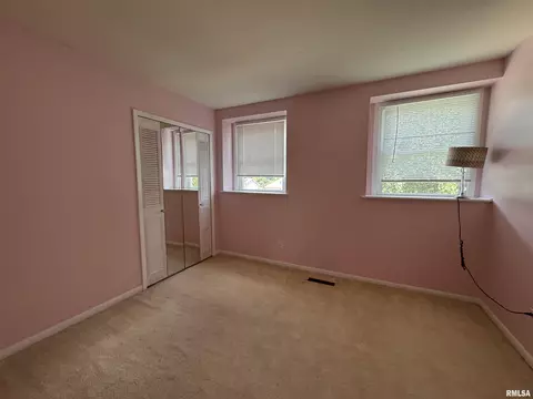 500 Meadow Dr, Macomb, IL 61455 photo 17